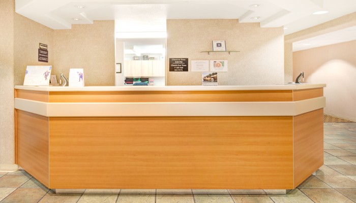 Welcome To Super 8 by Wyndham Sacramento Airport - Front Desk